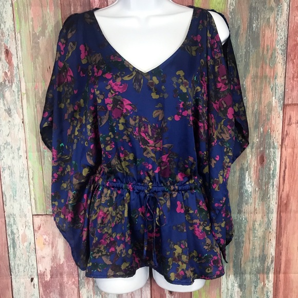 Express Tops - NWOT Express floral batwing Top
